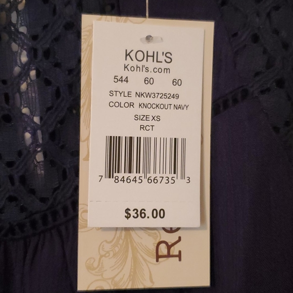 Junior's Sleeveless Blouse - Picture 4 of 4